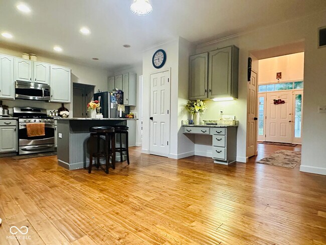 Building Photo - 5273 Ivy Hill Dr