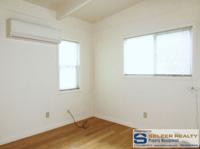 Building Photo - 521 Redwood Ave