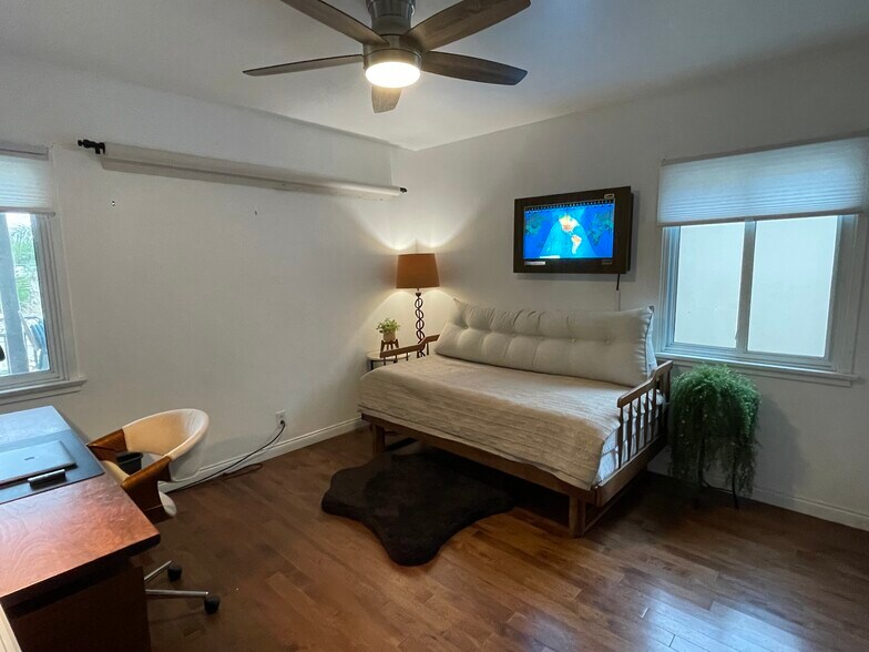 Office / 3rd Bedroom #3 Daybed / King Bed conversion - 1068 E San Jose Ave