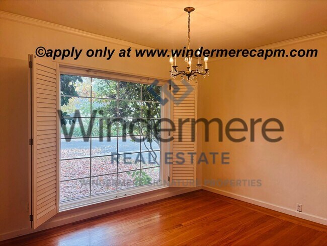 Building Photo - Charming Upper Land Park Home with Vintage Character and Natural Light — 2 Bed, 1 Bath