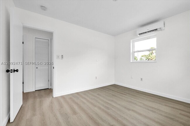 Building Photo - 2423 Jeffcott St