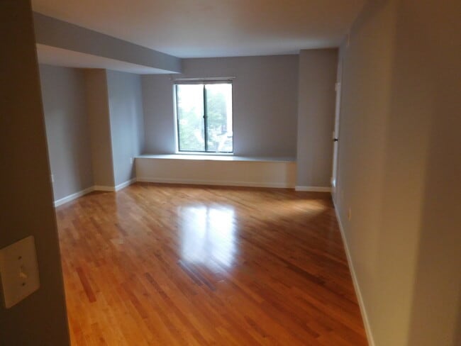 Living Room - 1600 Prince St