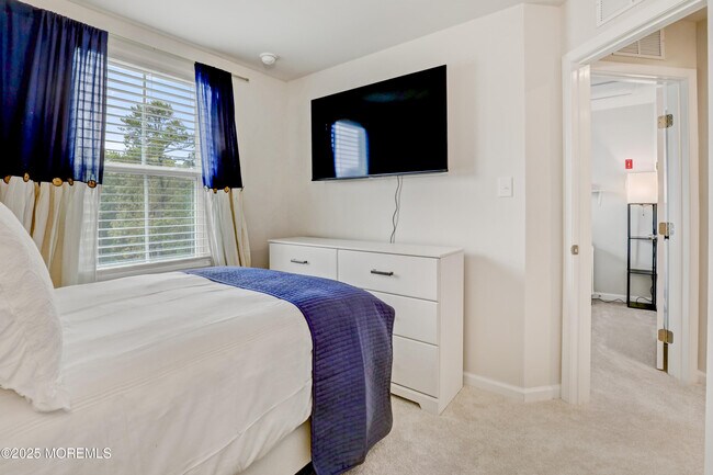 Building Photo - 1001 Cyprus Ct