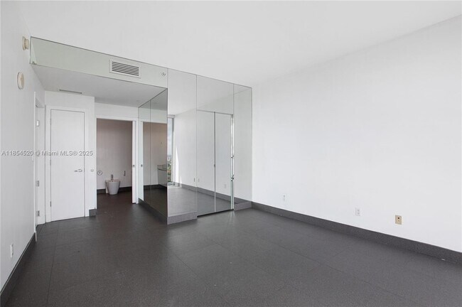 Building Photo - 601 NE 36th St