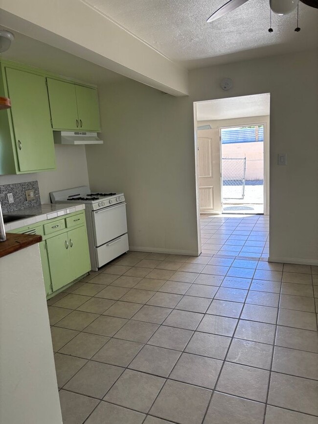 Building Photo - * Acoma (Lease Only)