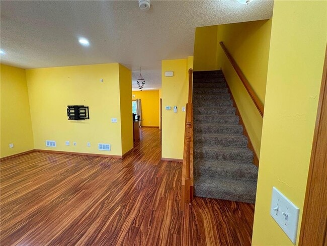 Building Photo - 10012 Iris Ln