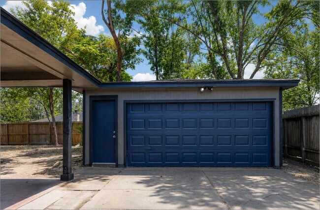 Building Photo - 15811 Pathfield Dr