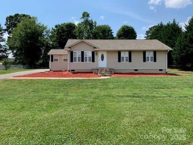 Primary Photo - Move-In Ready 3 Bed, 2 Bath Home in Lenoir!
