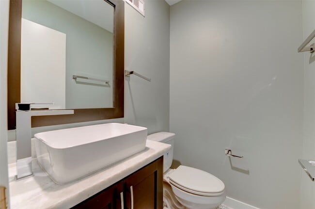 Building Photo - 1211 Thompson St