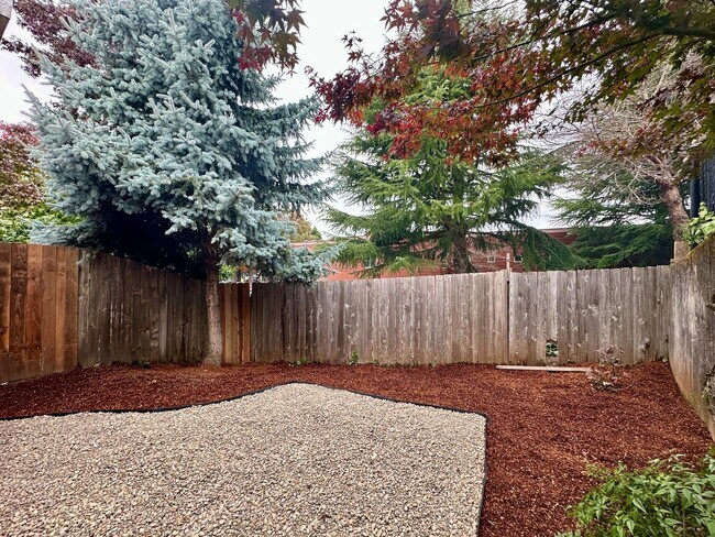 Building Photo - Large Updated Three Bedroom Duplex in Sout...