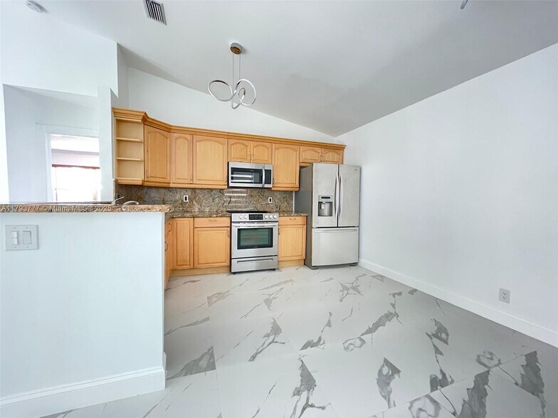 Building Photo - 211 E Riverbend Dr