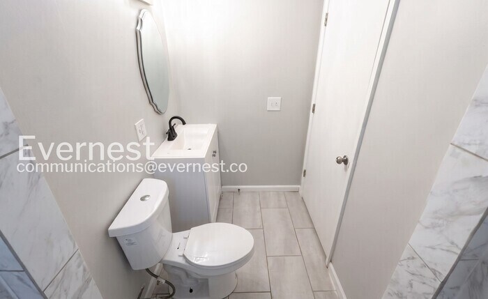 Building Photo - 3250 Cloverwood Dr