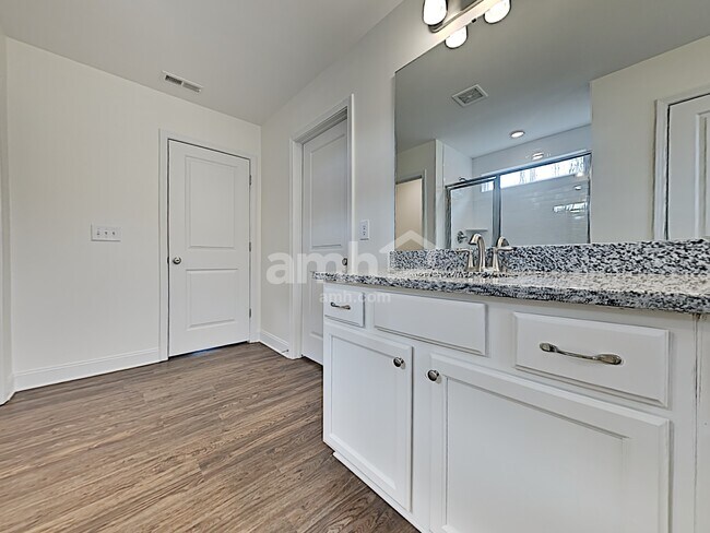 Building Photo - 3076 Day Flower Dr