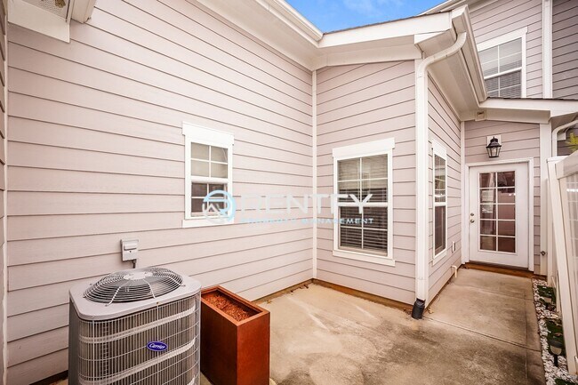 Building Photo - 2506 Gallery Drive