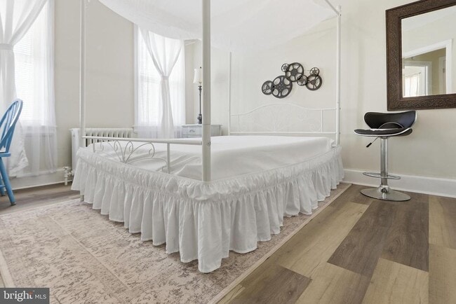 Building Photo - 505 W 19th St