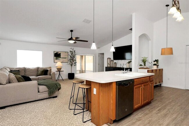 Building Photo - 10648 SW 38th Ave