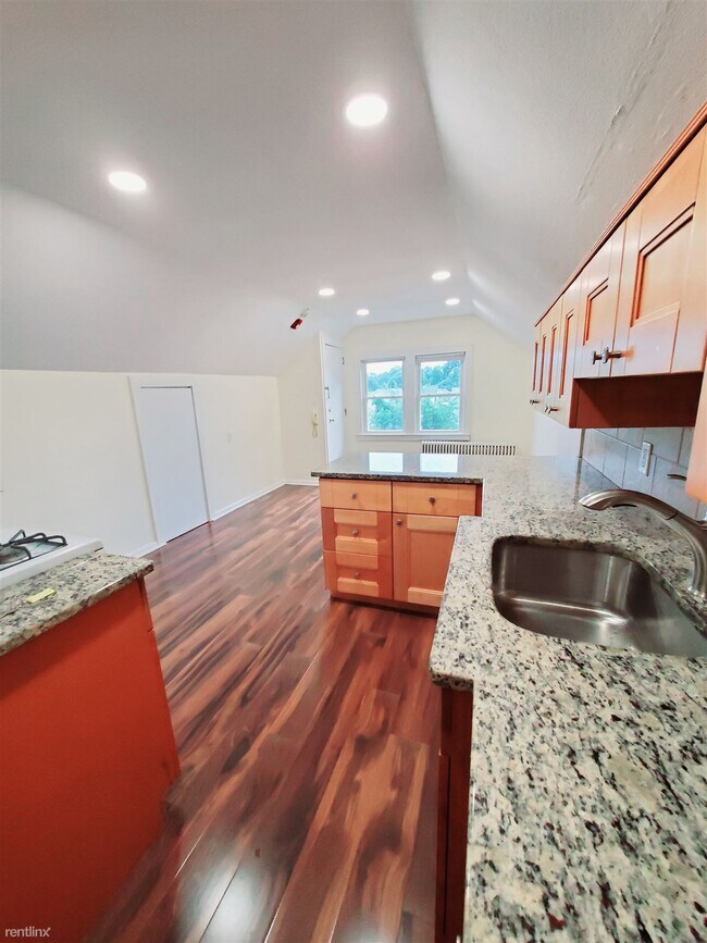 Building Photo - 1 br, 1 bath Condo - 100 Colonial Rd Apt 3