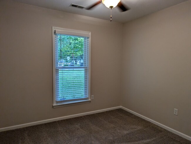 Building Photo - Pristine, 3 bedroom, 2 bath ranch style home located in Sardis Woods!