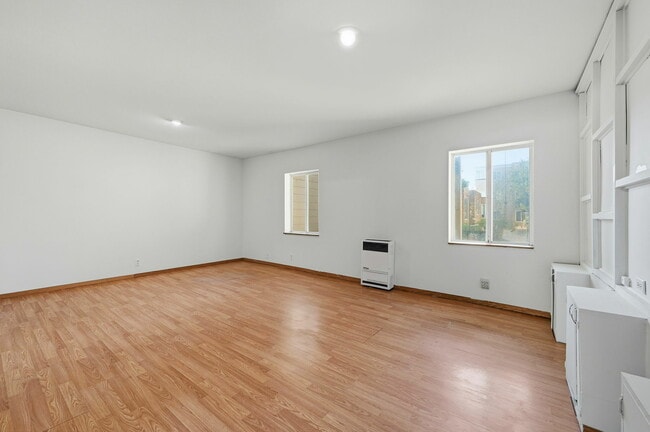 Building Photo - 685 47th Ave