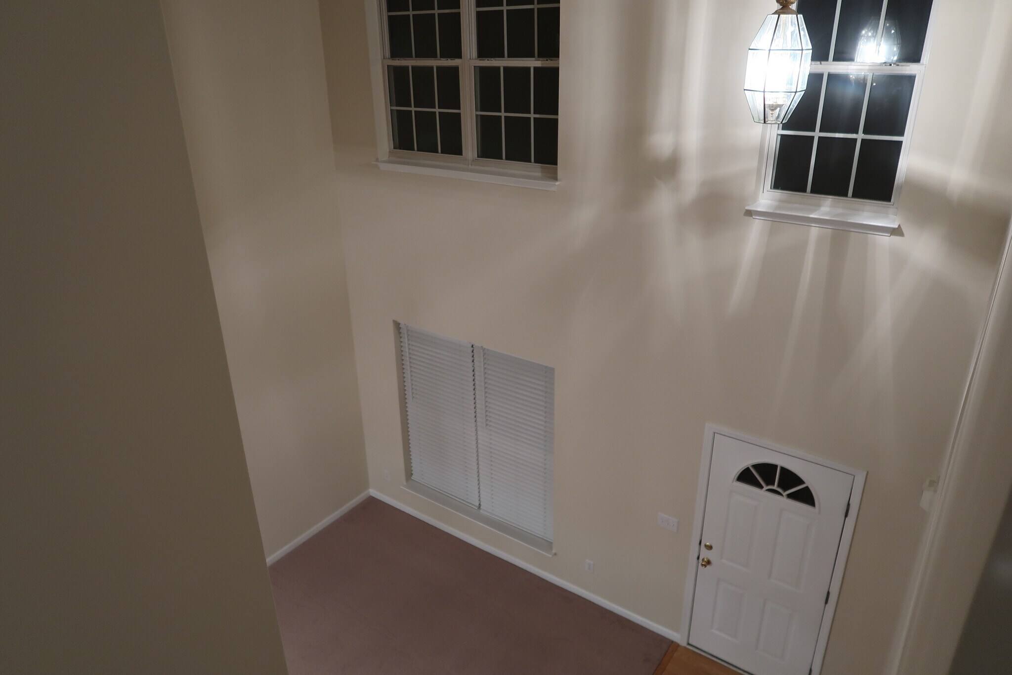 2 Story Livingroom - 200 Durston Loop