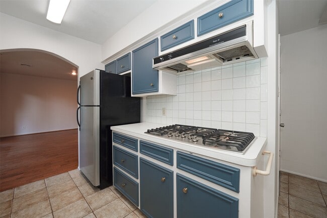 Building Photo - 9622 Highmeadow Dr