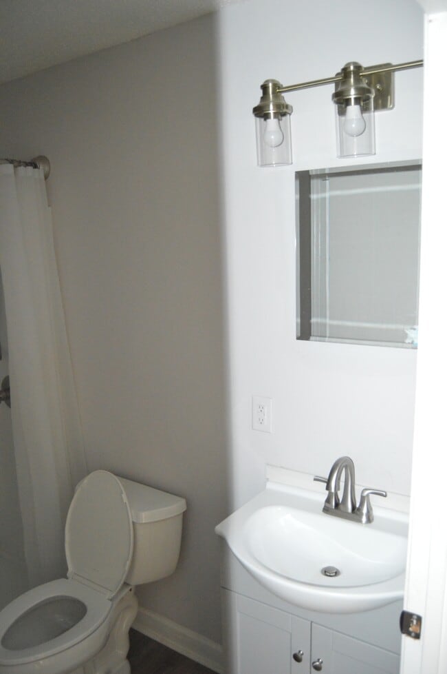 Building Photo - 860 Opal St