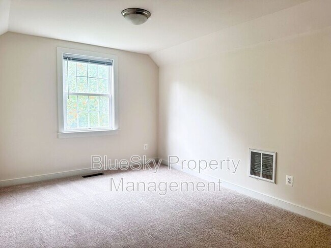 Building Photo - 948 Raymond Rd