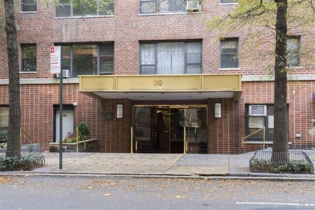 Building Photo - 30 E 37th St