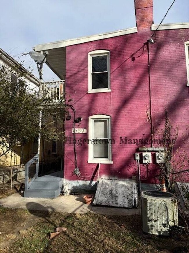 Building Photo - Duplex on Pennsylvania Ave