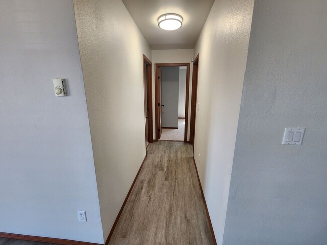 Building Photo - Beautiful 3-Bedroom Home in Spanaway – App...