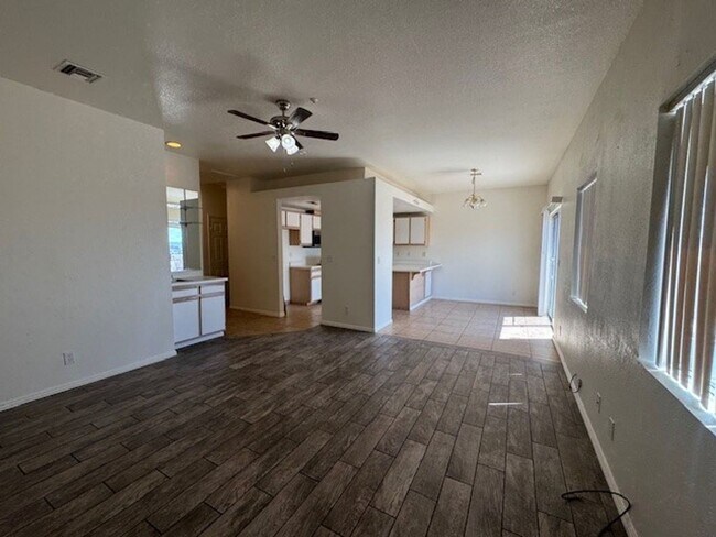 Building Photo - 2834