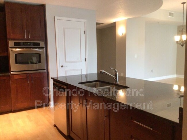 Building Photo - 100 S Eola Dr