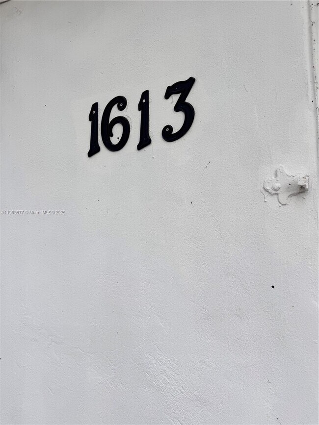 Building Photo - 1613 NW 45th St