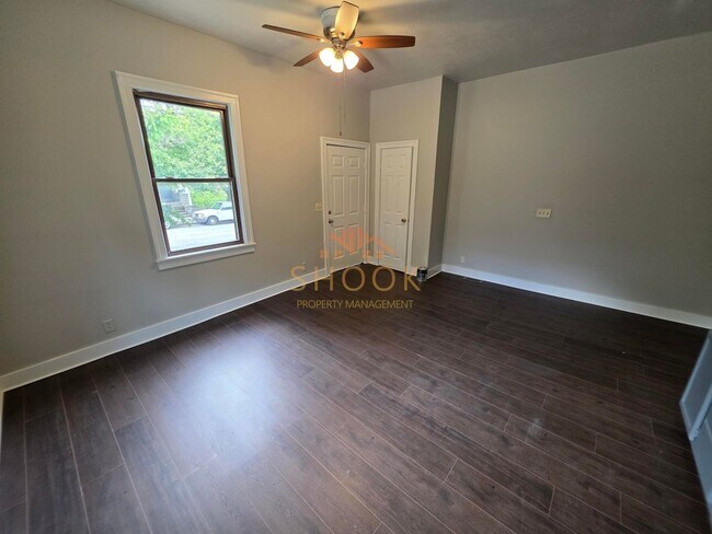 Building Photo - 205/207 S 6th St