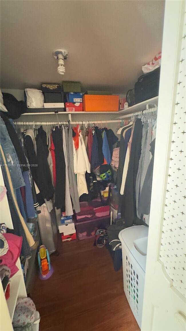 Building Photo - 3401 N Country Club Dr