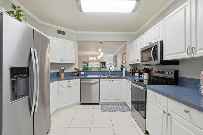 Building Photo - 7831 Regal Heron Cir