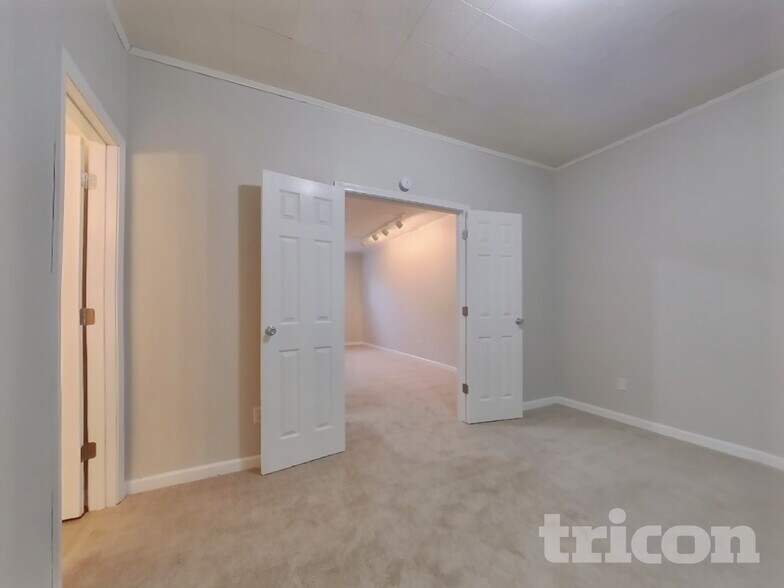 Building Photo - 2030 Township Dr