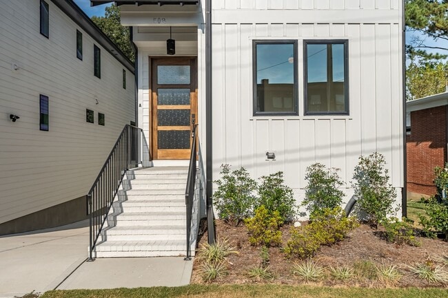 Building Photo - 4-bedroom, 4-bathroom Custom Home in Durha...