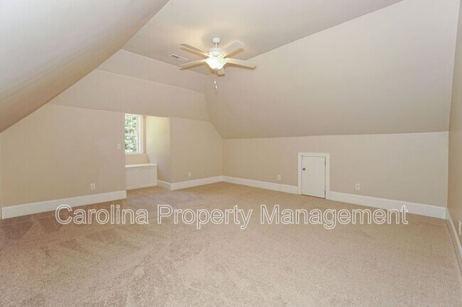 Building Photo - 181 Streamside Pl