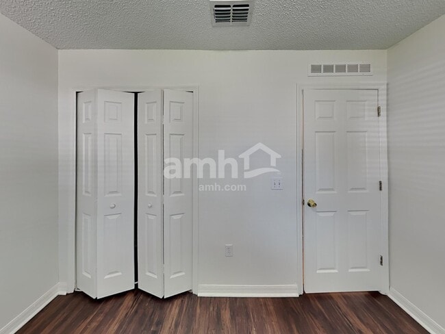 Building Photo - 8058 Misty Meadow Ct N