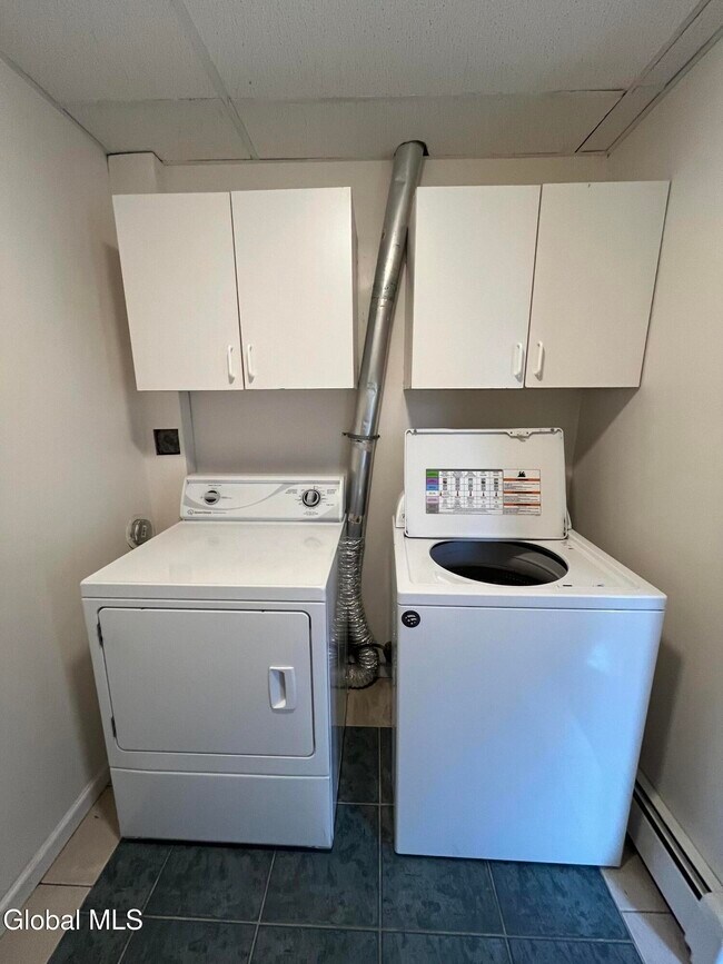 Building Photo - 36 Glenville St