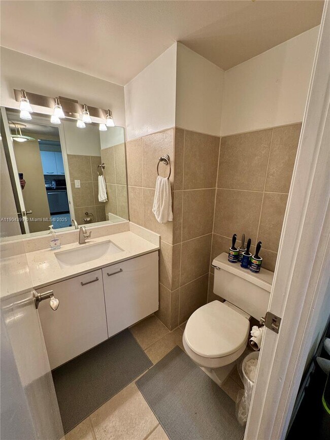 Building Photo - 18151 NE 31st Ct