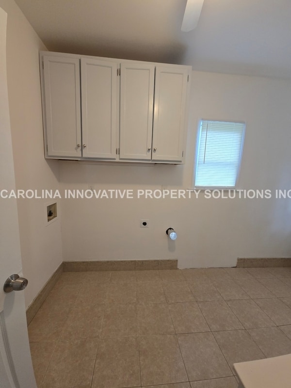 Building Photo - 610 N Pear St