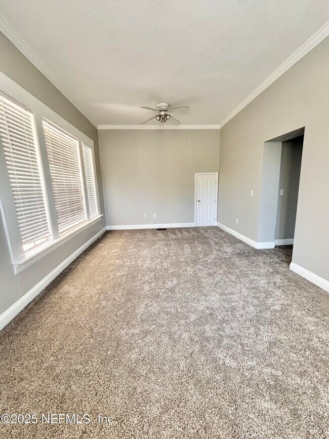 Building Photo - 311 E 6th St