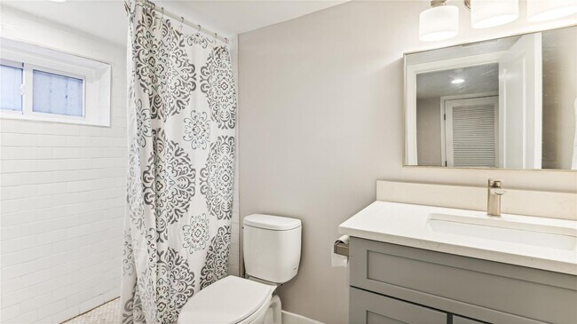 Building Photo - Modern 3BR/2.5BA Row Home with Parking & Private Backyard in SE DC