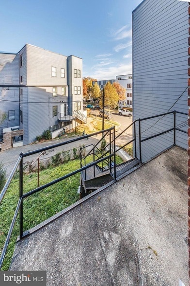 Building Photo - 905 19th St NE