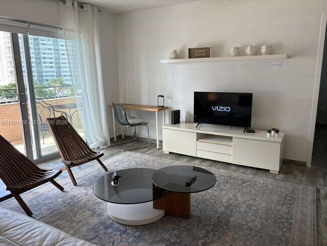 Building Photo - 220 Kings Point Dr