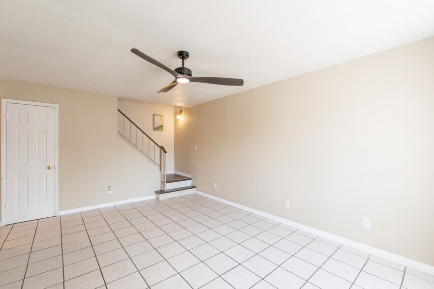 Building Photo - 948 S Alma School Rd