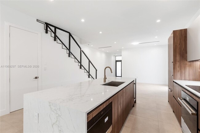 Building Photo - 3047 Elizabeth St