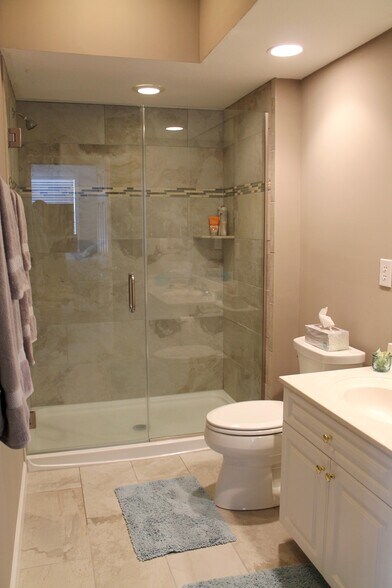 Building Photo - 2137 Creswell Dr